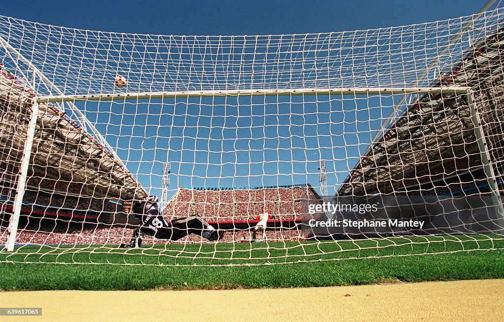 Soccer - Sydney 2000 Final - Spain vs Cameroon