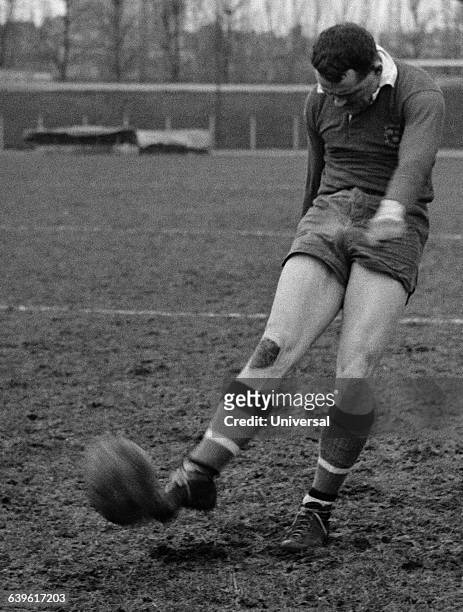 Ireland's fullback Tom Kiernan during the last training session before the 1966 Five Nations Tournament match, France vs Ireland.