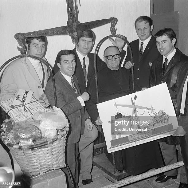 Abbe Pistre receiving his "Prix la Gauloise" award for his article "La Plus Belle Phrase de Jeu". Jean Iracabal, Jean Gachassin, Walter Spanghero,...