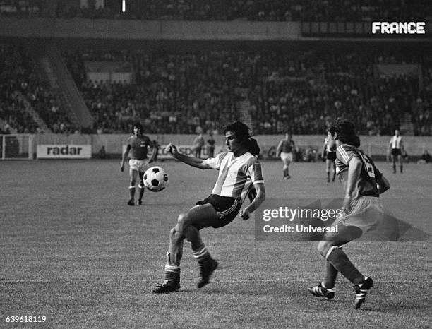 Argentina's Mario Kempes in action during a friendly match against France.