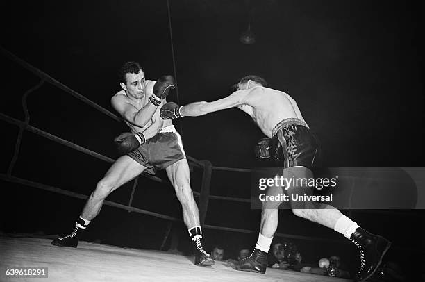 Middleweight match between Germany's Gustav Scholz and France's Charles Humez .