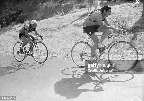 Fausto Coppi and Stan Ockers make their ascent of Puy de Dome in the 21st stage of the 1952 Tour de France. | Location: Between Limoges and...