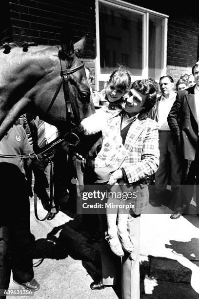 828 photos et images haute résolution de Red Rum - Getty Images
