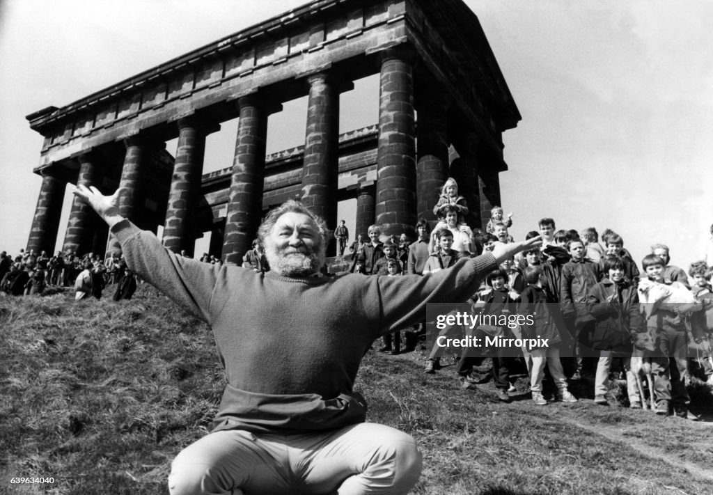 David Bellamy at Penshaw Monument on 13th April, 1987, with some of the 200 people who joined him to walk to Washington Waterfowl Park