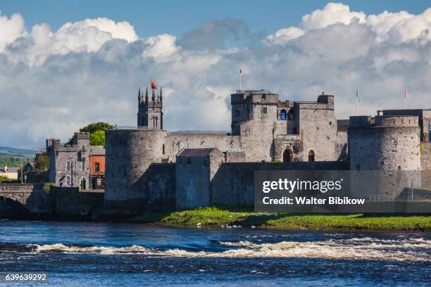 ireland, dublin, exterior - castillo del rey john fotografías e imágenes de stock