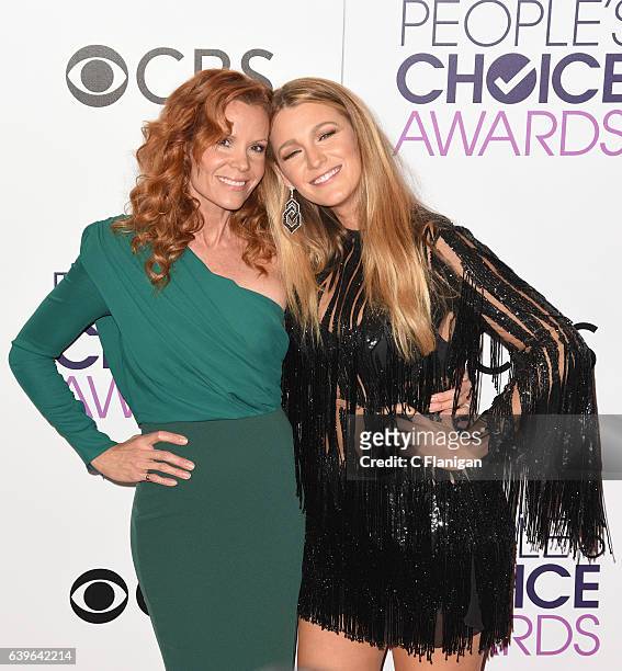 Actresses Robyn Lively and Blake Lively attend the People's Choice Awards 2017 at Microsoft Theater on January 18, 2017 in Los Angeles, California