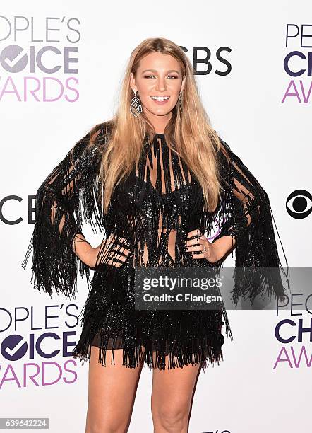 Blake Lively poses at the People's Choice Awards 2017 at Microsoft Theater on January 18, 2017 in Los Angeles, California.