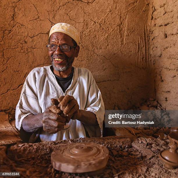 moroccan potter working in his workshop - africa craft bildbanksfoton och bilder