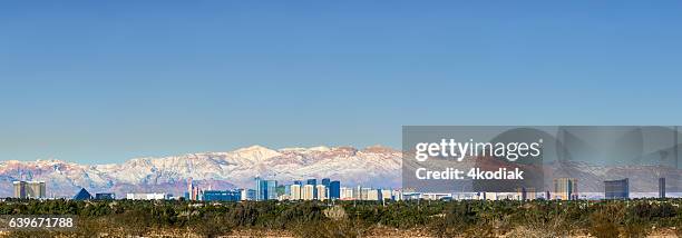 las vegas panorama with snow - jan 4 imagens e fotografias de stock