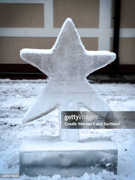 star shaped - ice sculpture stock-fotos und bilder