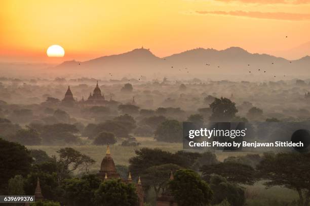 pagodas at sunrise in bagan, mandalay, myanmar - bagan temples damaged in myanmar earthquake stock pictures, royalty-free photos & images