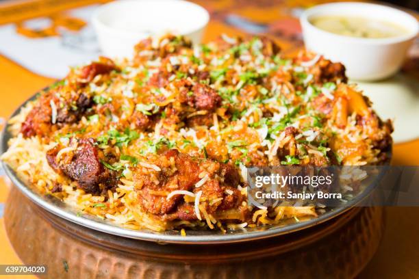 hyderabadi biryani is a form of biryani, from hyderabad, india.it is prepared in the form of kachay gosht ki biryani and dum ki biryani. - hyderabad indien stockfoto's en -beelden