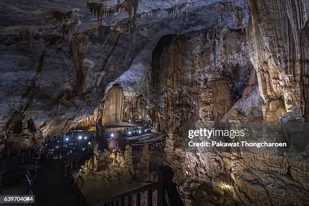 paradise cave, phong nha ke bang national park, quang binh, vietnam - thien duong cave stock pictures, royalty-free photos & images