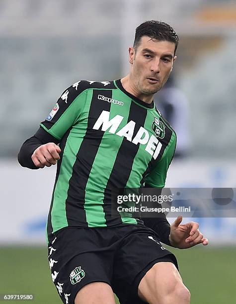 Federico Peluso of US Sassuolo in action during the Serie A match between Pescara Calcio and US Sassuolo at Adriatico Stadium on January 22, 2017 in...