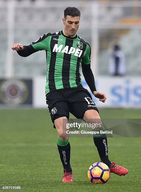 Federico Peluso of US Sassuolo in action during the Serie A match between Pescara Calcio and US Sassuolo at Adriatico Stadium on January 22, 2017 in...