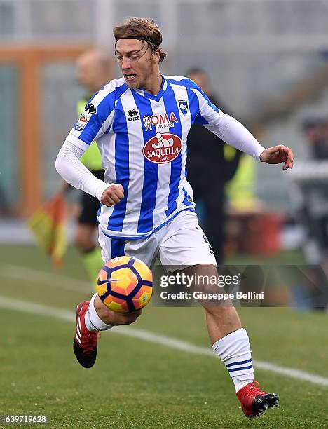 Alessandro Crescenzi of Pescara Calcio in action during the Serie A match between Pescara Calcio and US Sassuolo at Adriatico Stadium on January 22,...