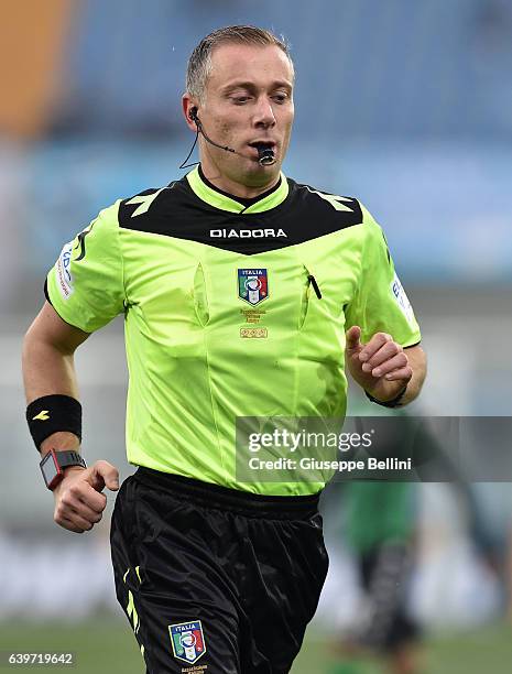 Referee Paolo Valeri during the Serie A match between Pescara Calcio and US Sassuolo at Adriatico Stadium on January 22, 2017 in Pescara, Italy.