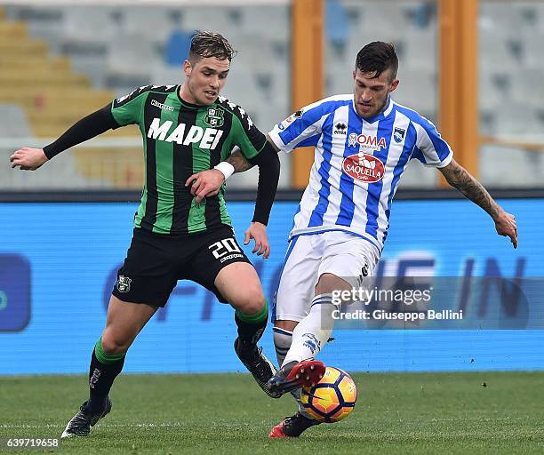 Pol Lirola of US Sassuolo and Cristiano Biraghi of Pescara Calcio in action during the Serie A match between Pescara Calcio and US Sassuolo at...