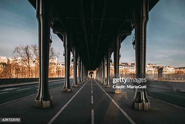 bir hakeim bridge, paris - street paris stock pictures, royalty-free photos & images