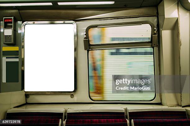 pannello pubblicitario all'interno del treno della metropolitana - insegna commerciale foto e immagini stock