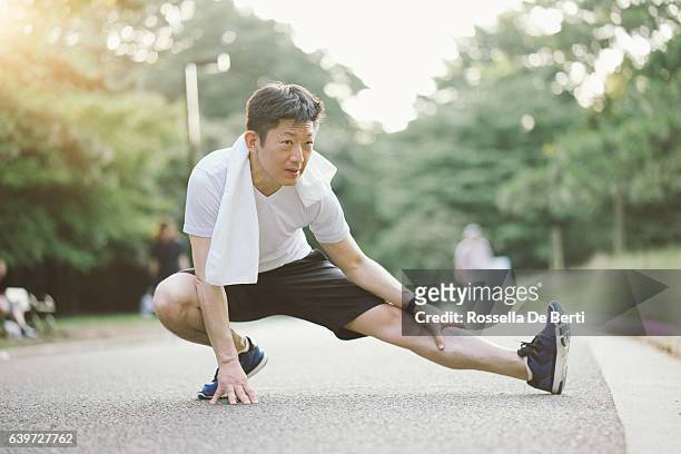 japanese sport man exercising outdoors in the early morning - grand prix of japan practice stockfoto's en -beelden