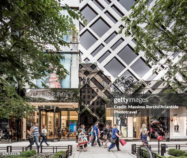 downtown, near north, magnificent mile (n michigan avenue), burberry building - michigan avenue stock pictures, royalty-free photos & images