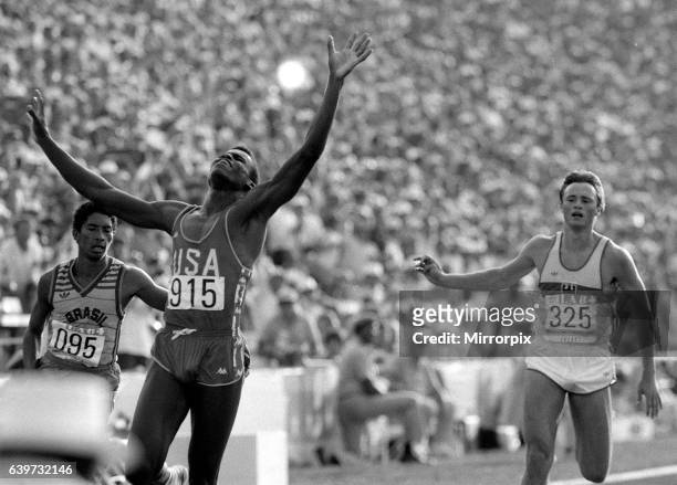 Carl Lewis of the United States of America wins gold in the Mens 200 meters Final at the 1984 Olympic Games held in Los Angeles. 8th August 1984.