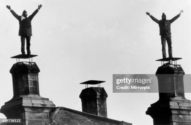 Masked men of the seige .. Signal defiance on the chimney tops at HMP Barlinnie Prison, 7th January 1987.