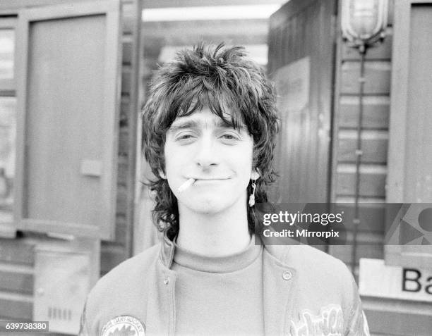 Gary Holton Actor Auf Wiedersehen Pet, television programme, being filmed at Central TV's Elstree Studios, October 1982. The comedy series is about a...