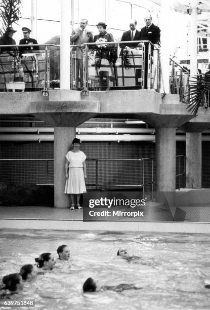 The Queen visits Bolton, Greater Manchester, 1st December 1988. Opening - Water Palace Fun Centre. Swimming Pool. Synchronised Swimmers.