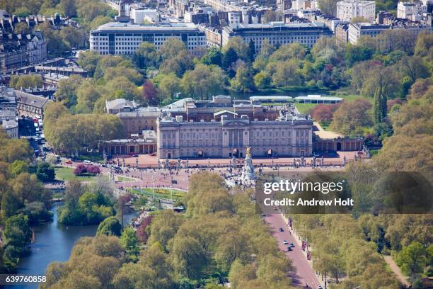 aerial photography view west of buckingham palace. london sw1 uk. - buckingham palace aerial stock pictures, royalty-free photos & images