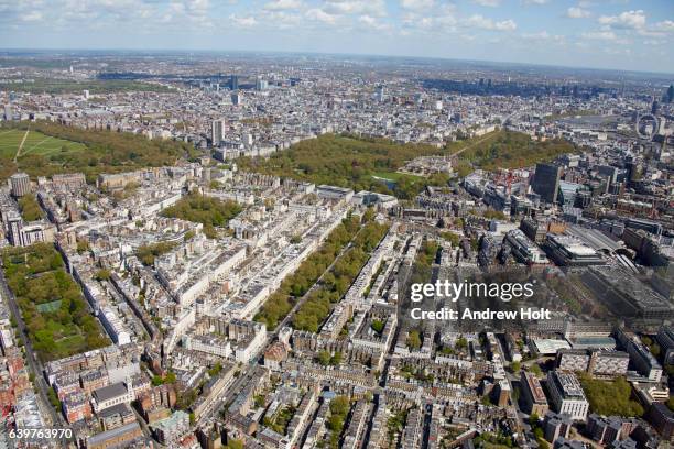 aerial view east of buckingham palace and green park. james. london sw1 uk. - aerial view london stock-fotos und bilder