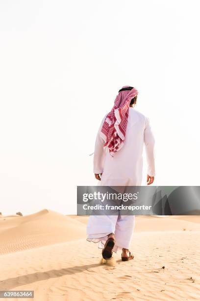 arabic sheik walking on the desert - kaffiyeh stock pictures, royalty-free photos & images