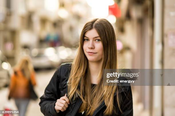 cute young woman - achttien jaar stockfoto's en -beelden