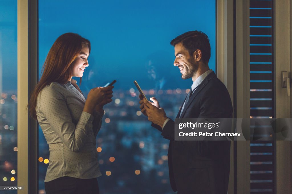 Später Abend im Büro