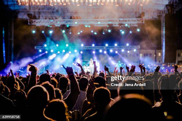 concert audience concert crowd - konzerthaus stock-fotos und bilder
