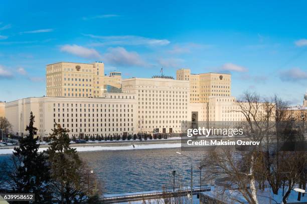 building of the ministry of defense in moscow, russia - department of defense photos et images de collection
