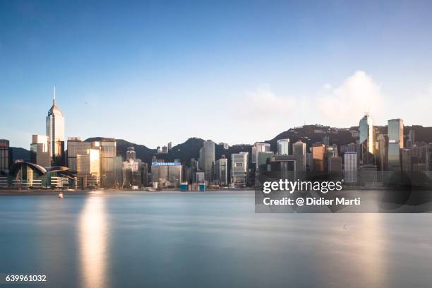 the famous hong kong island skyline captured with a long exposure - newly industrialized country stock pictures, royalty-free photos & images
