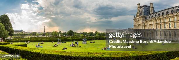 the jardin (garden) des tuileries, the louvre on the right, the tour (tower) eiffel on the background - tuileries quarter stock pictures, royalty-free photos & images