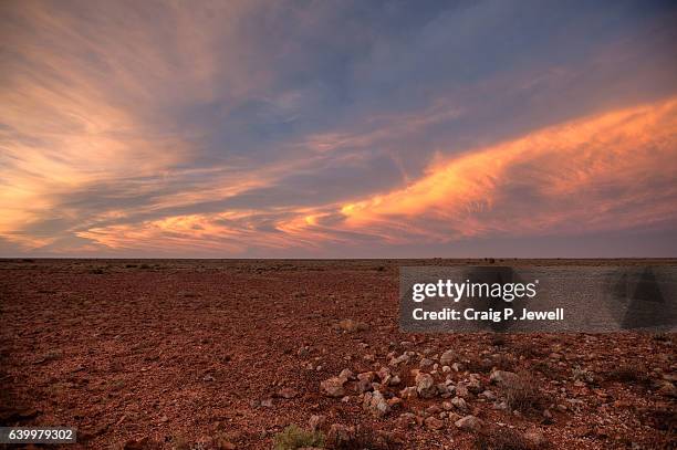 clouds at dusk over the australian outback - australisches buschland stock-fotos und bilder