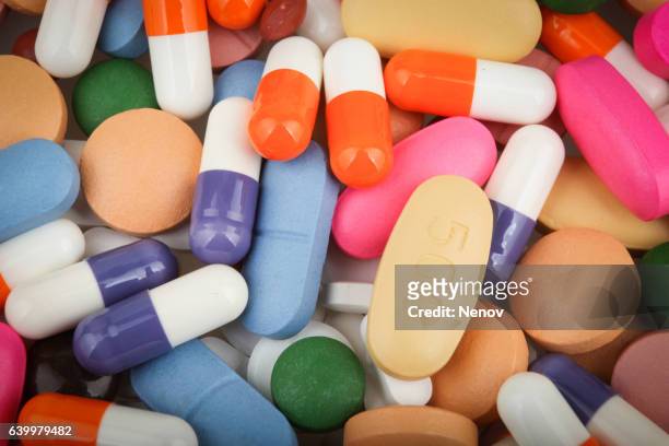medicine pills - chemotherapy stock pictures, royalty-free photos & images