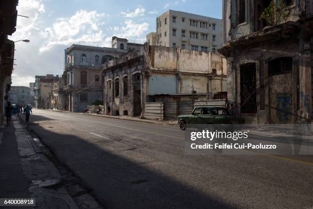 street of centro havana of cuba - classic car point of view stock pictures, royalty-free photos & images