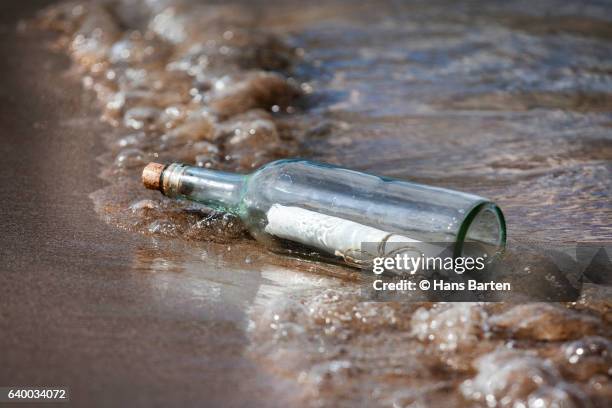 message in a bottle - message in a bottle stock pictures, royalty-free photos & images