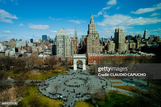 aerial view of washington square in ny - washington square park stockfoto's en -beelden