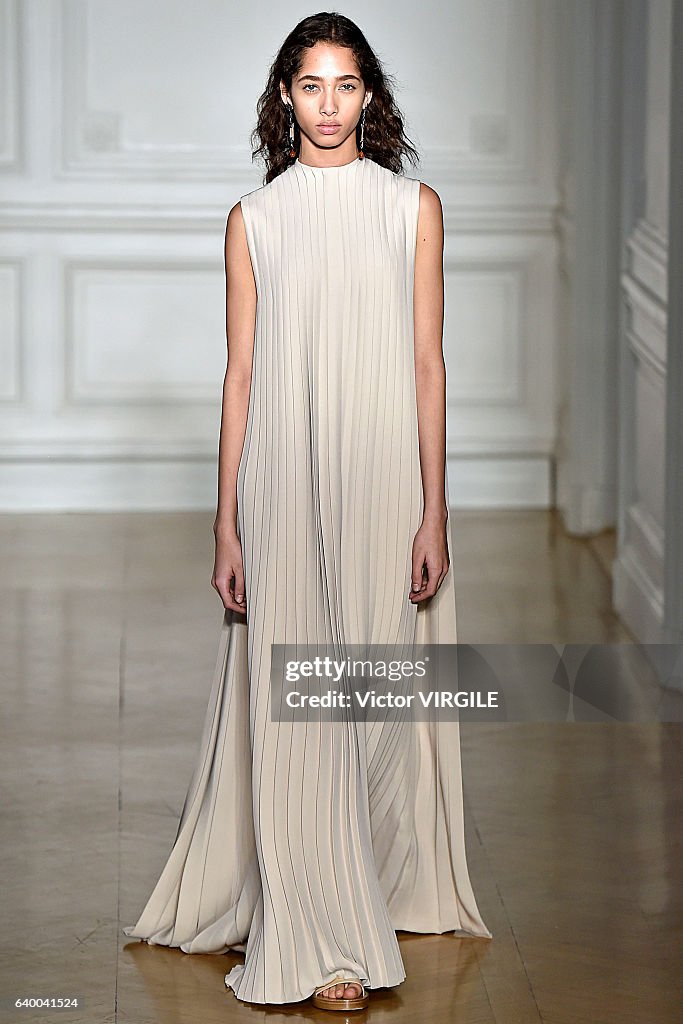 Valentino : Runway - Paris Fashion Week - Haute Couture Spring Summer 2017