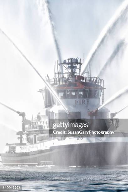 closeup of long beach fire boat - gary fire department photos et images de collection