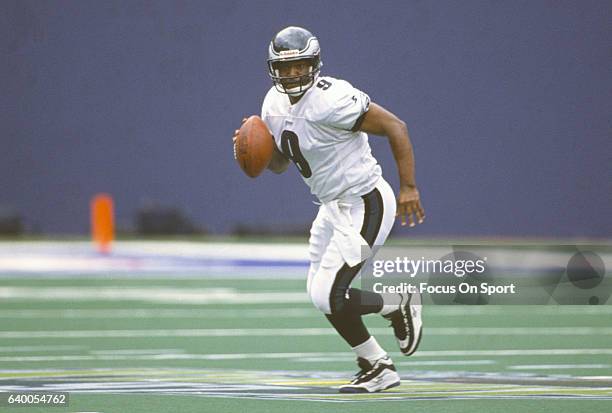 Rodney Peete of the Philadelphia Eagles runs with the ball against the New York Giants during an NFL Football game circa 1995 at Giants Stadium in...