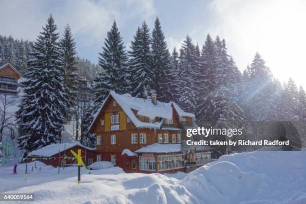 traditional wooden mountain villa in spindleruv mlyn - riesengebirge stock-fotos und bilder