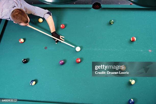 high angle view of billiard game player - billiard ball game stockfoto's en -beelden