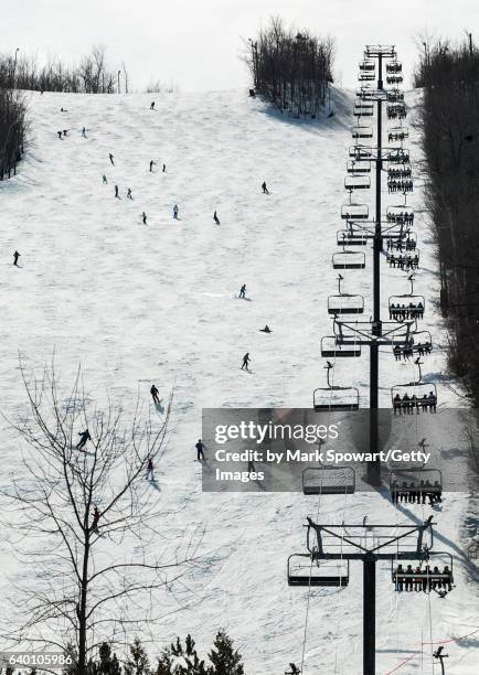 blue mountain ski resort - blue mountain ontario stock pictures, royalty-free photos & images